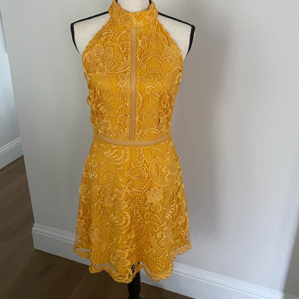 Alexia Admor mock neck fit and flare lace yellow dress size 8